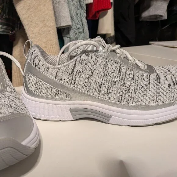 BRAND NEW Orthofeet shoes - Picture 1 of 5